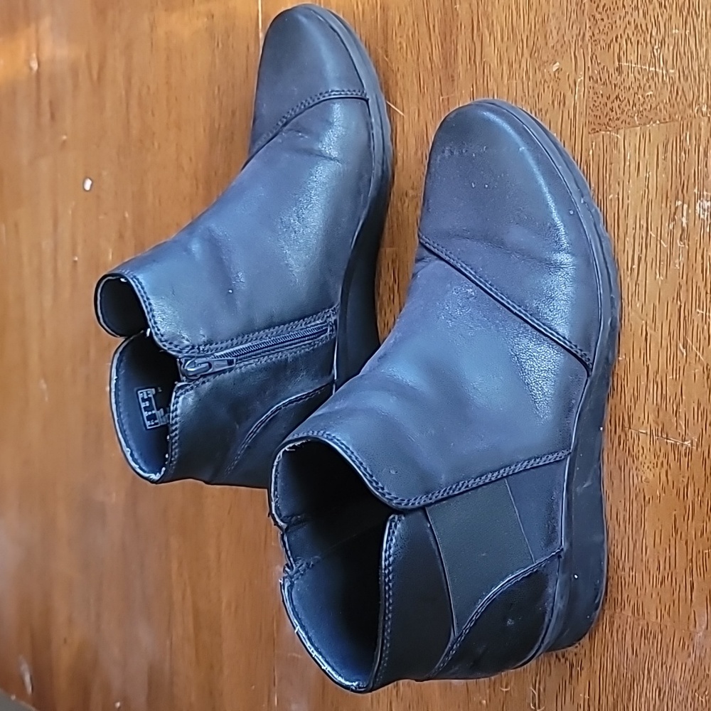 Clarks Cloudstepper Step Move Up Ankle Boots - image 2